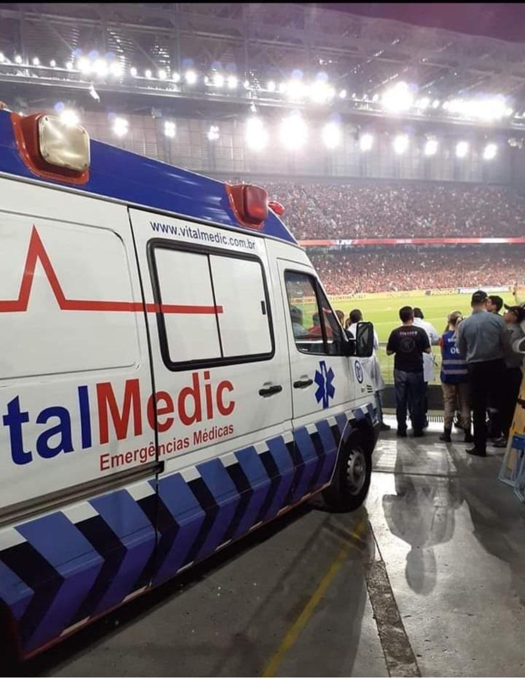 Ambulância da Vitalmedic em plantão durante evento esportivo de grande público